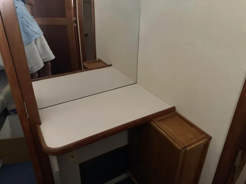 Slide: The Image of Carver Yachts 3807 1989 - 27