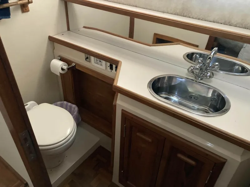 Slide: The Image of Carver Yachts 3807 1989 - 28