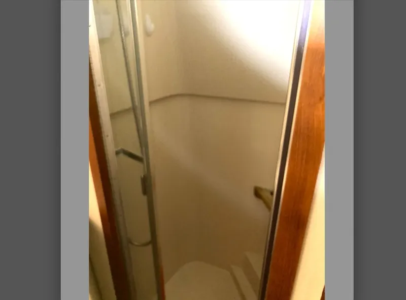 Slide: The Image of Carver Yachts 3807 1989 - 29