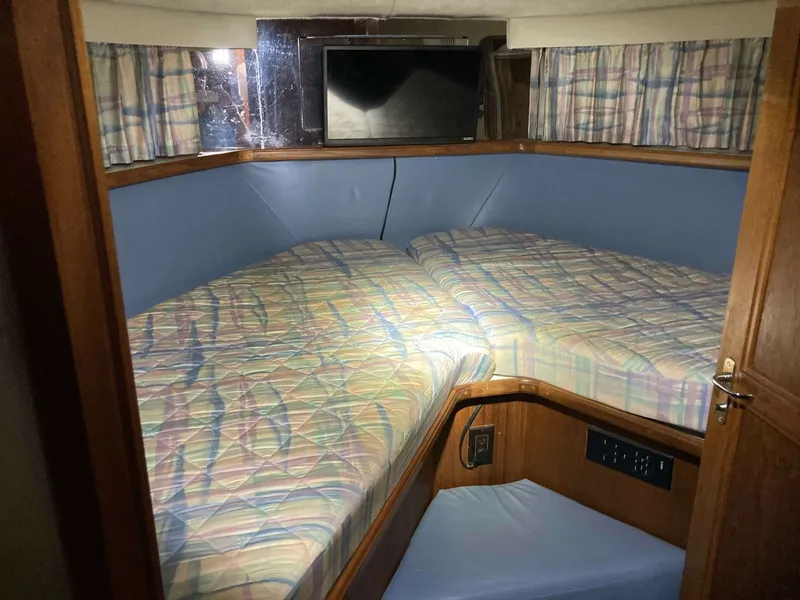 Slide: The Image of Carver Yachts 3807 1989 - 30