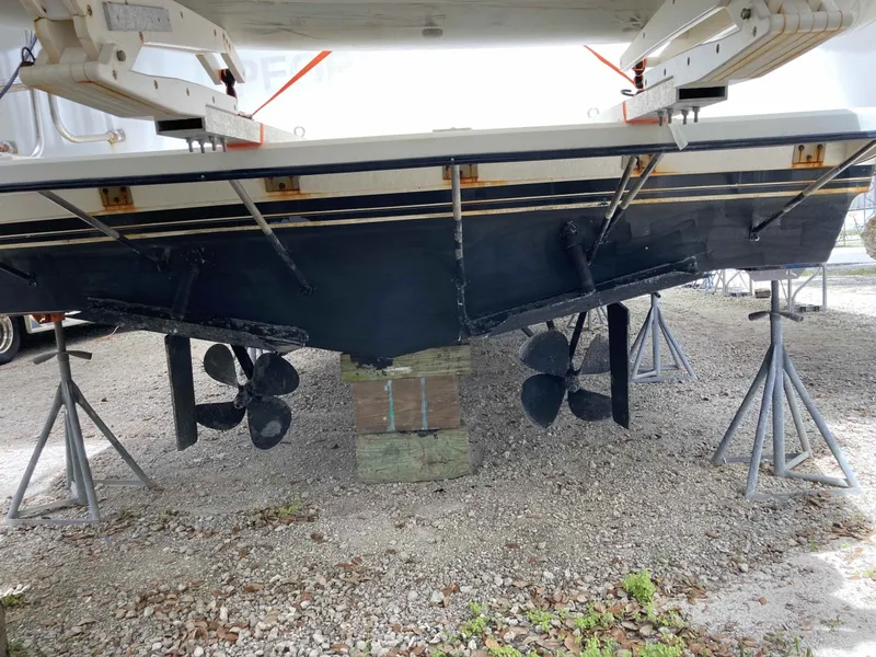 Slide: The Image of Carver Yachts 3807 1989 - 33