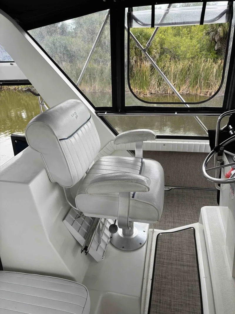 Slide: The Image of Carver Yachts 3807 1989 - 8