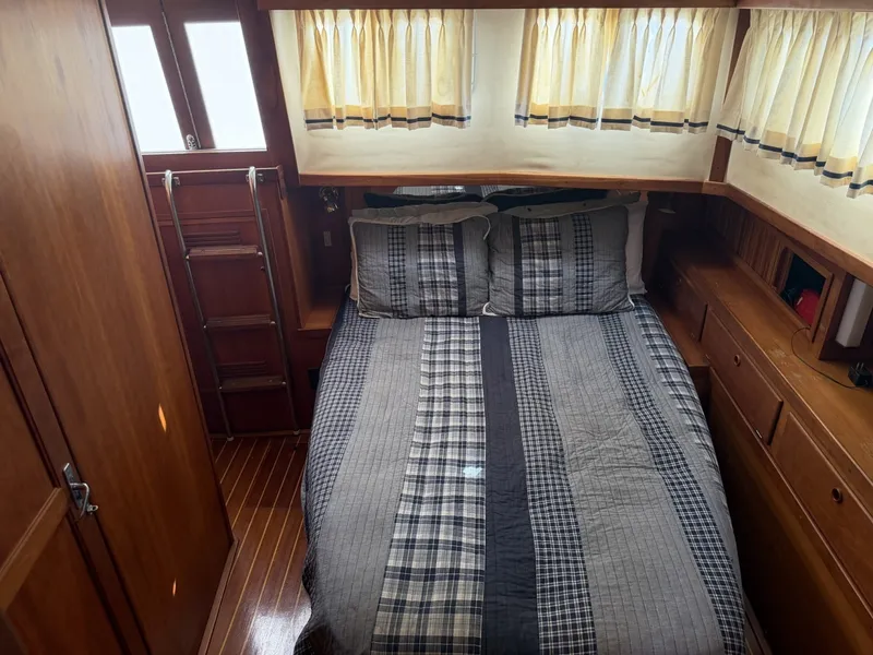 Slide: The Image of Sabreline 36 Fast Trawler 1997 - 15