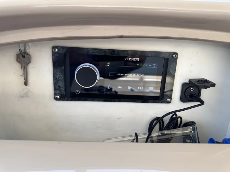 Slide: The Image of Sea Ray 510 Sundancer 2001 - 38