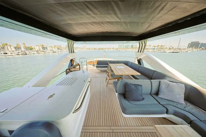 Slide: The Image of Sunseeker 2016 - 10
