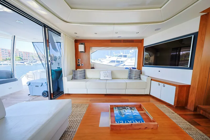 Slide: The Image of Sunseeker 2016 - 14