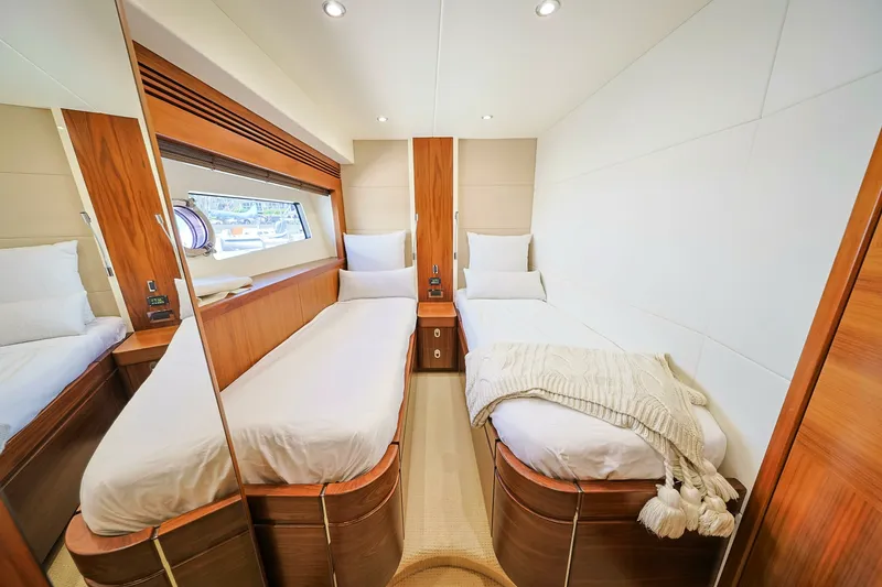 Slide: The Image of Sunseeker 2016 - 20
