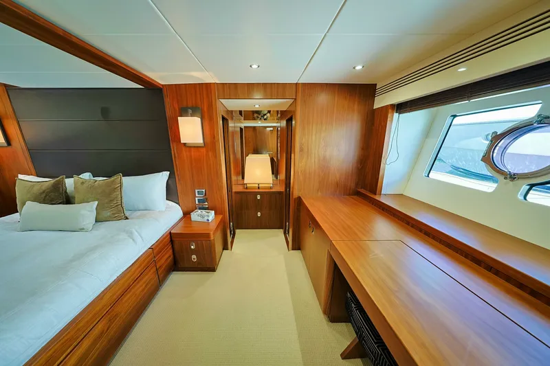 Slide: The Image of Sunseeker 2016 - 25