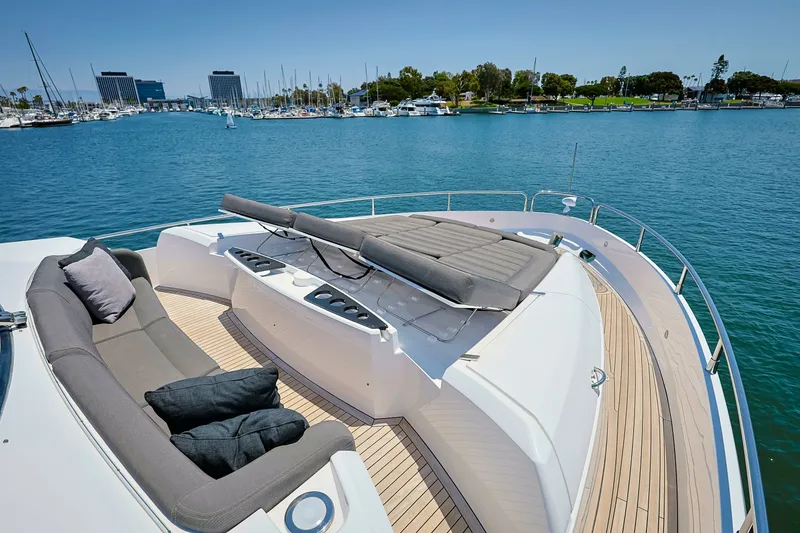 Slide: The Image of Sunseeker 2016 - 5