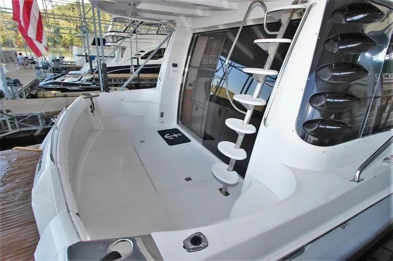Slide: The Image of Carver Yachts 570 Voyager Pilothouse 2001 - 16