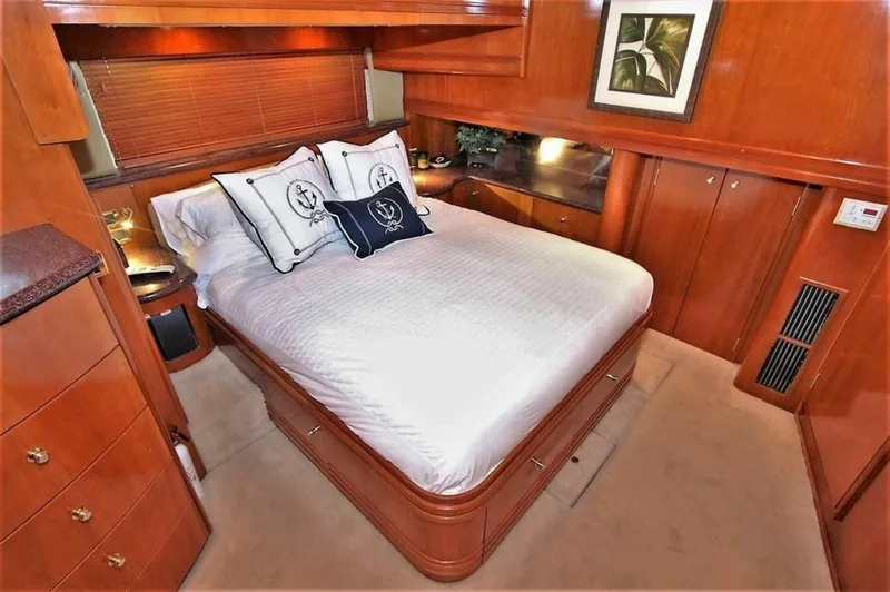 Slide: The Image of Carver Yachts 570 Voyager Pilothouse 2001 - 42