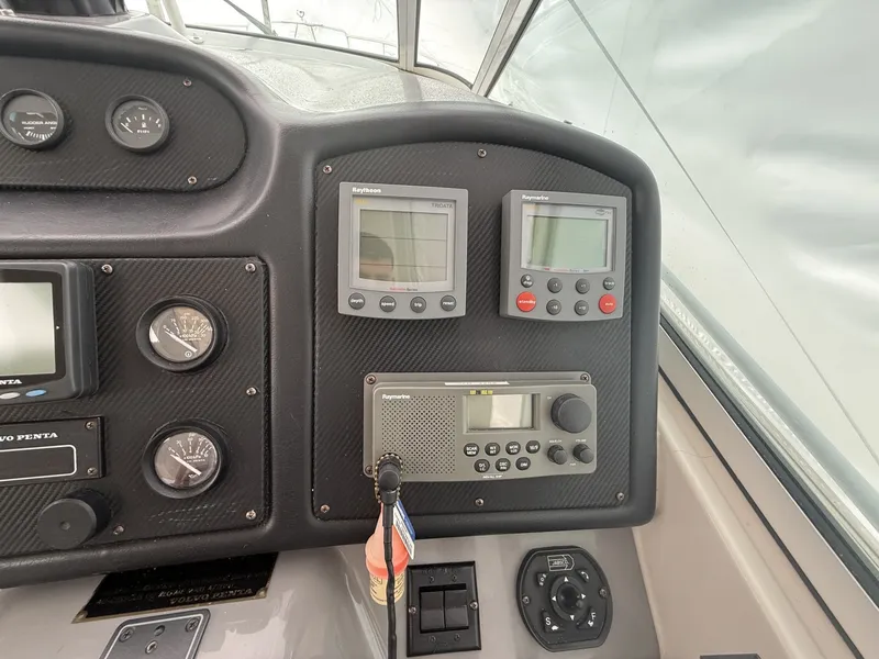 Slide: The Image of Cruisers 405 Motor Yacht 2005 - 18