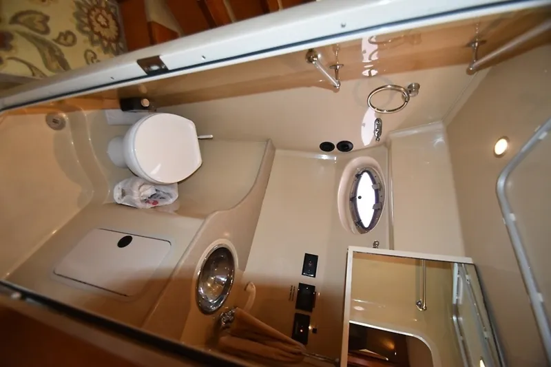 Slide: The Image of Cruisers 320 Express 2004 - 11