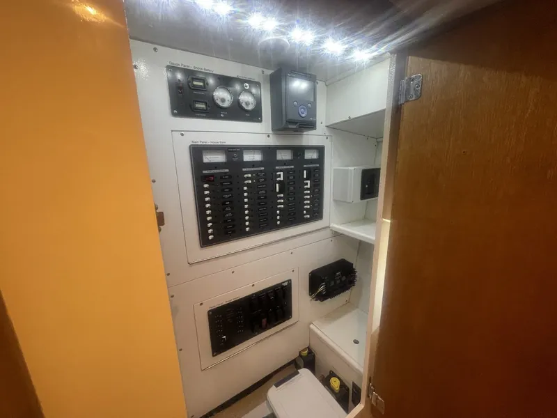 Slide: The Image of Hatteras 34 Sportfisherman 1968 - 34