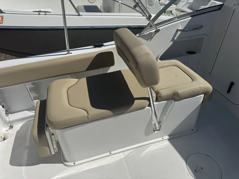 Slide: The Image of Sea Hunt Escape 234 LE 2013 - 8