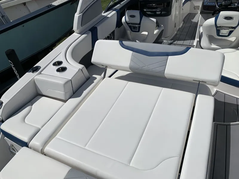 Slide: The Image of Chaparral 270 OSX 2023 - 17