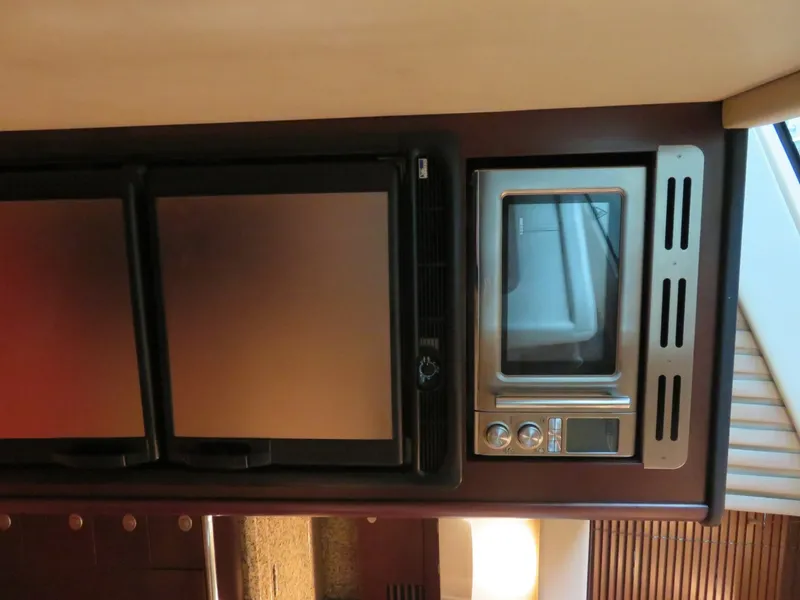 Slide: The Image of Sea Ray 44 Sedan Bridge 2007 - 16