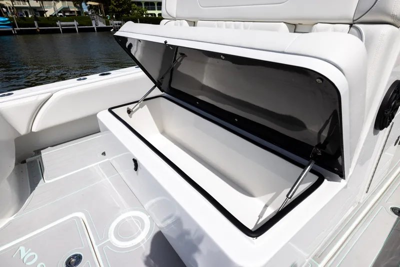 Slide: The Image of Sea Hunter Floridian 2025 - 32