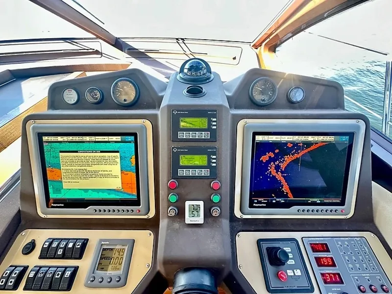 Slide: The Image of Azimut FlyBridge 2011 - 21