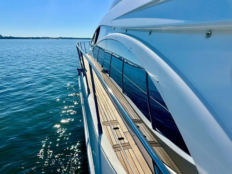 Slide: The Image of Azimut FlyBridge 2011 - 23