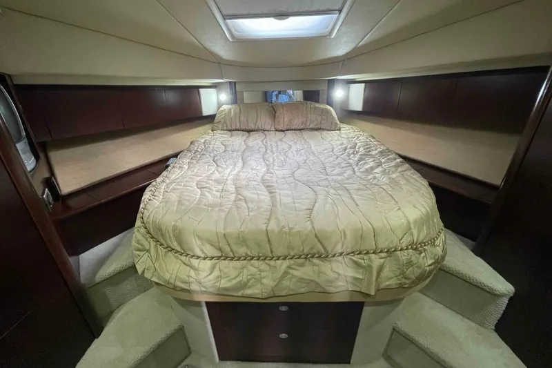 Slide: The Image of Sea Ray 420 Sedan Bridge 2005 - 29
