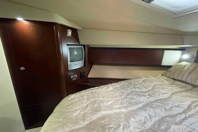 Slide: The Image of Sea Ray 420 Sedan Bridge 2005 - 30