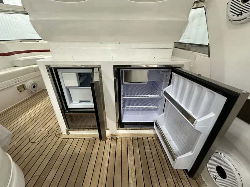 Slide: The Image of Intrepid 475 Sport Yacht 2020 - 24
