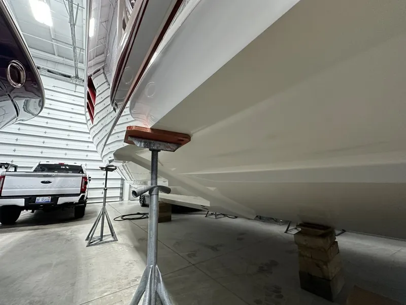 Slide: The Image of Intrepid 475 Sport Yacht 2020 - 32