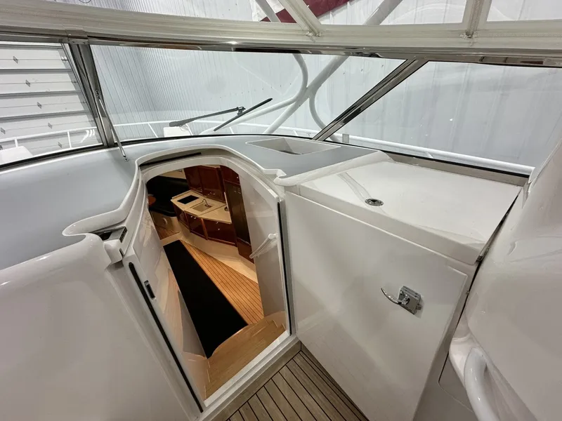 Slide: The Image of Intrepid 475 Sport Yacht 2020 - 8
