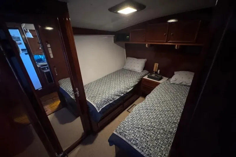 Slide: The Image of Hatteras 43 Convertible 1981 - 13