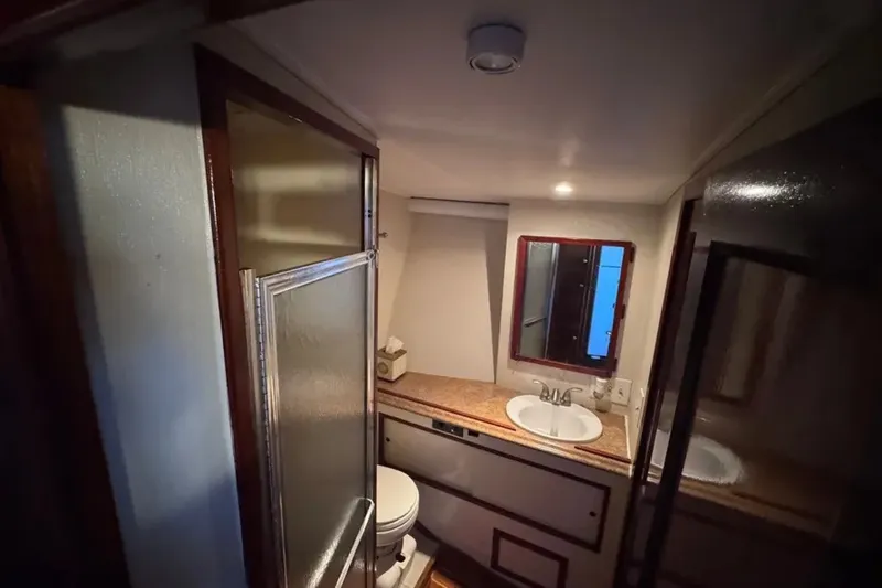 Slide: The Image of Hatteras 43 Convertible 1981 - 14