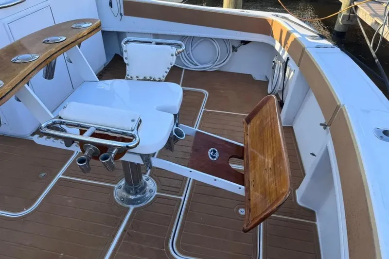 Slide: The Image of Hatteras 43 Convertible 1981 - 3
