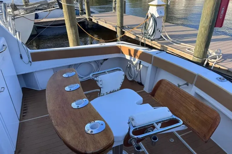 Slide: The Image of Hatteras 43 Convertible 1981 - 4