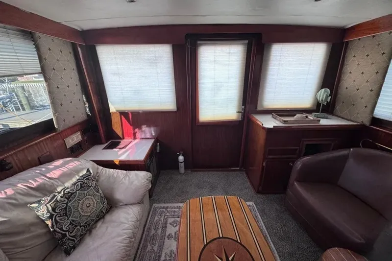 Slide: The Image of Hatteras 43 Convertible 1981 - 7