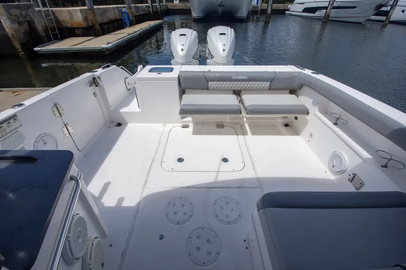 Slide: The Image of Everglades 340 Dual Console 2019 - 10