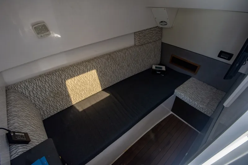 Slide: The Image of Everglades 340 Dual Console 2019 - 12