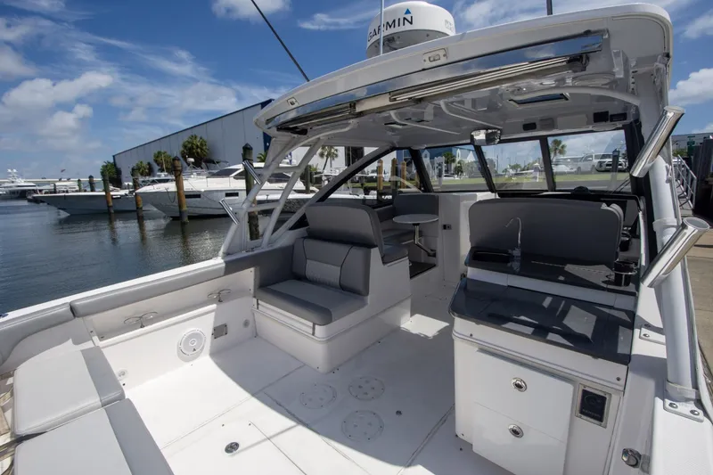 Slide: The Image of Everglades 340 Dual Console 2019 - 14