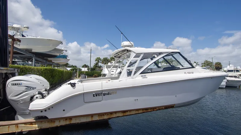 Slide: The Image of Everglades 340 Dual Console 2019 - 17