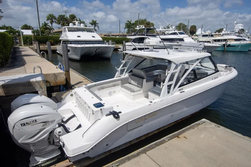 Slide: The Image of Everglades 340 Dual Console 2019 - 18