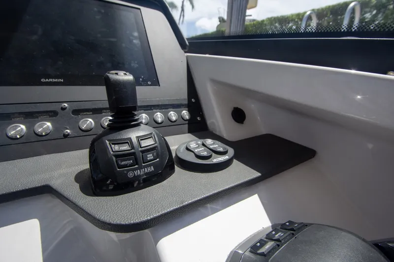 Slide: The Image of Everglades 340 Dual Console 2019 - 2