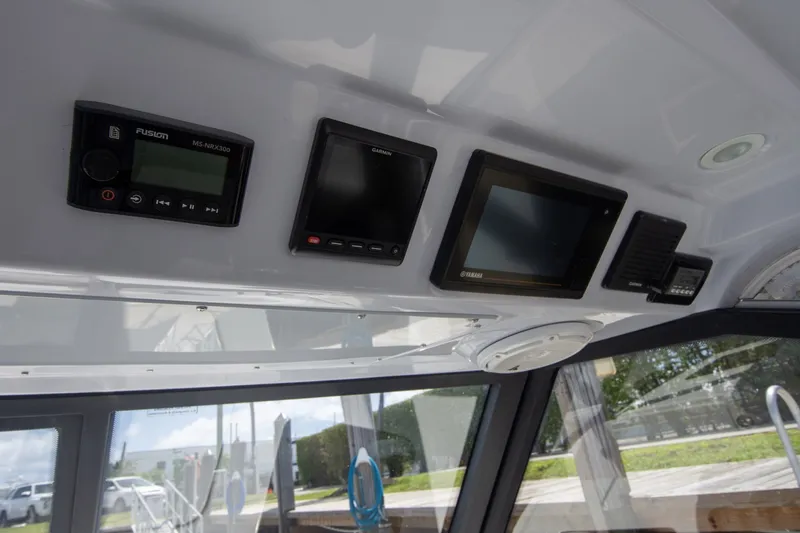 Slide: The Image of Everglades 340 Dual Console 2019 - 22