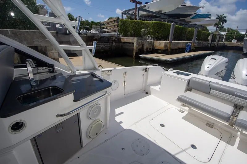 Slide: The Image of Everglades 340 Dual Console 2019 - 23