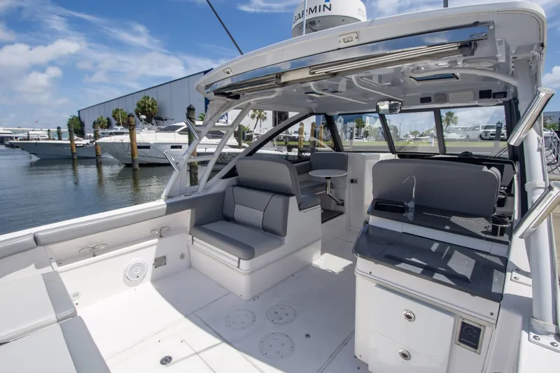 Slide: The Image of Everglades 340 Dual Console 2019 - 24