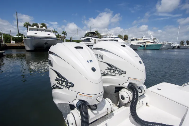 Slide: The Image of Everglades 340 Dual Console 2019 - 27