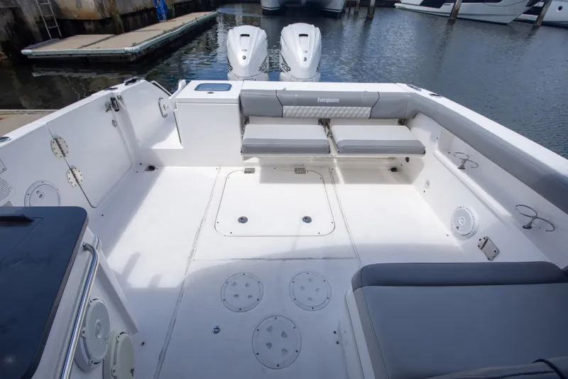 Slide: The Image of Everglades 340 Dual Console 2019 - 29