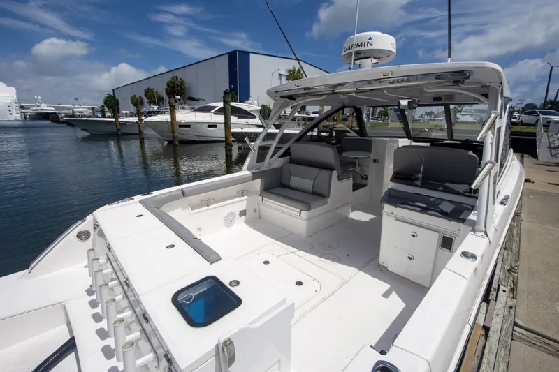 Slide: The Image of Everglades 340 Dual Console 2019 - 3