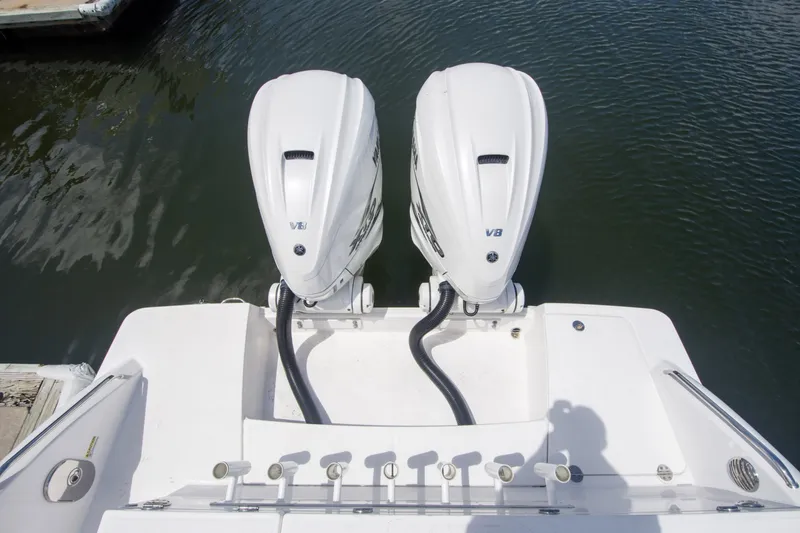 Slide: The Image of Everglades 340 Dual Console 2019 - 32