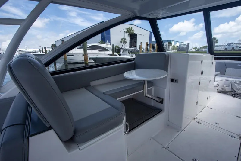 Slide: The Image of Everglades 340 Dual Console 2019 - 33