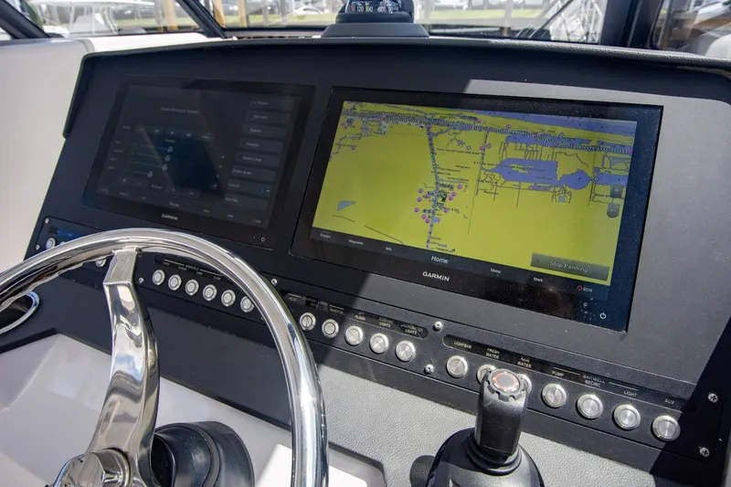 Slide: The Image of Everglades 340 Dual Console 2019 - 37