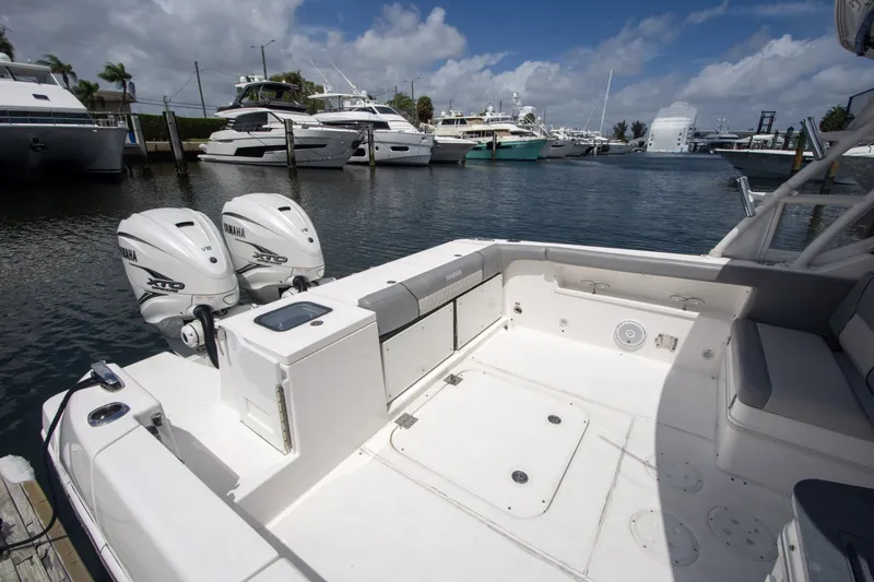 Slide: The Image of Everglades 340 Dual Console 2019 - 38